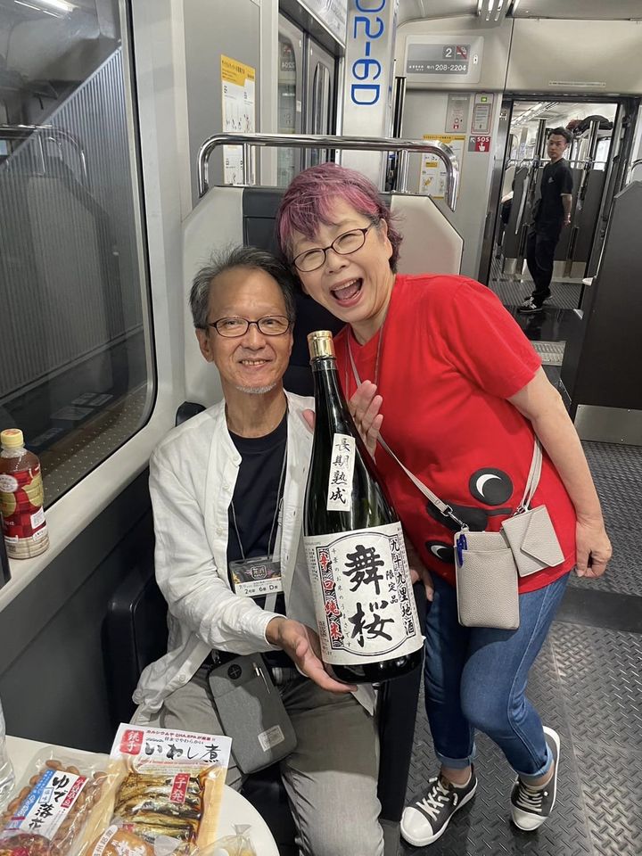 BOSO地酒バルトレイン　JR東日本の方と記念撮影　参加者の笑顔
